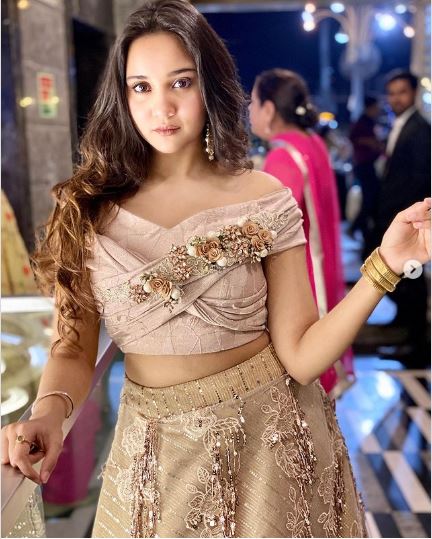 Does Ashi in Lehenga 1