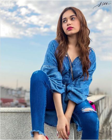 Jannat Zubair In Oversized Clothes