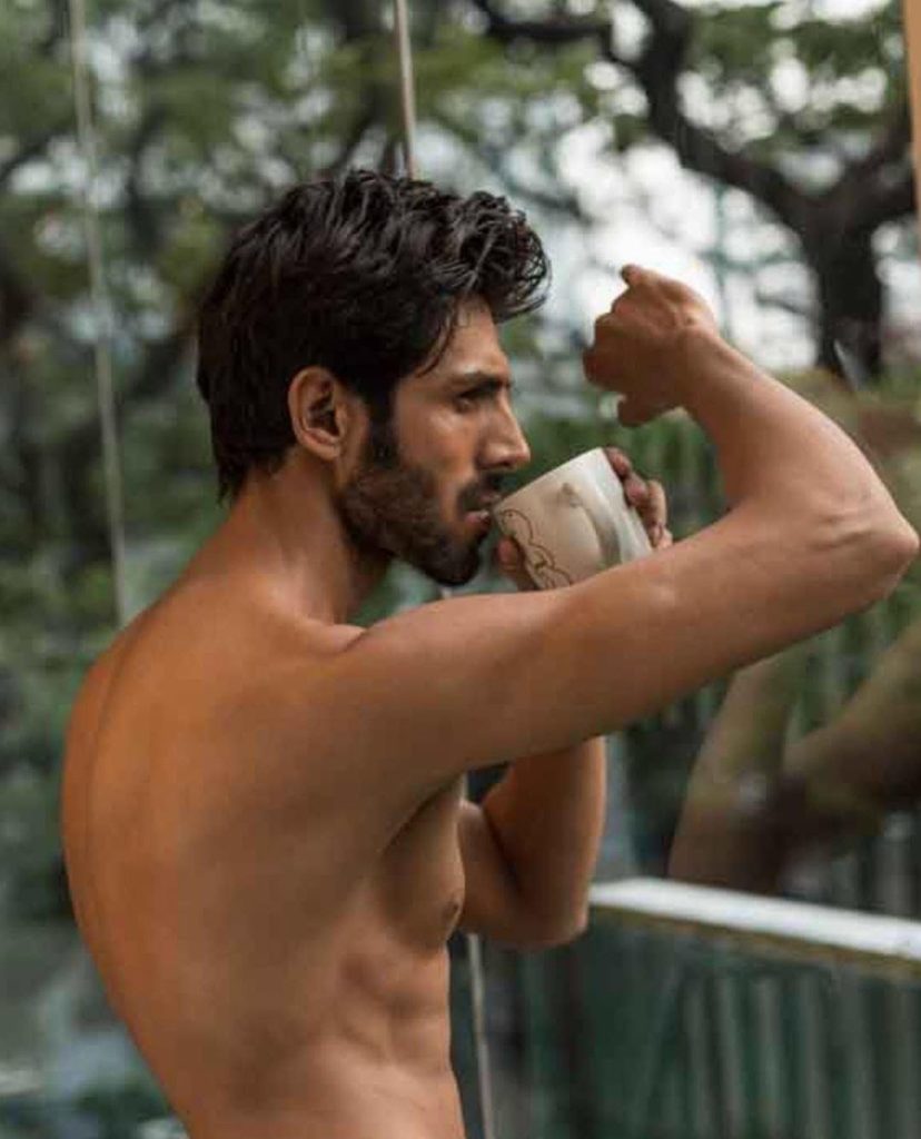 Kartik Aaryan Shirtless