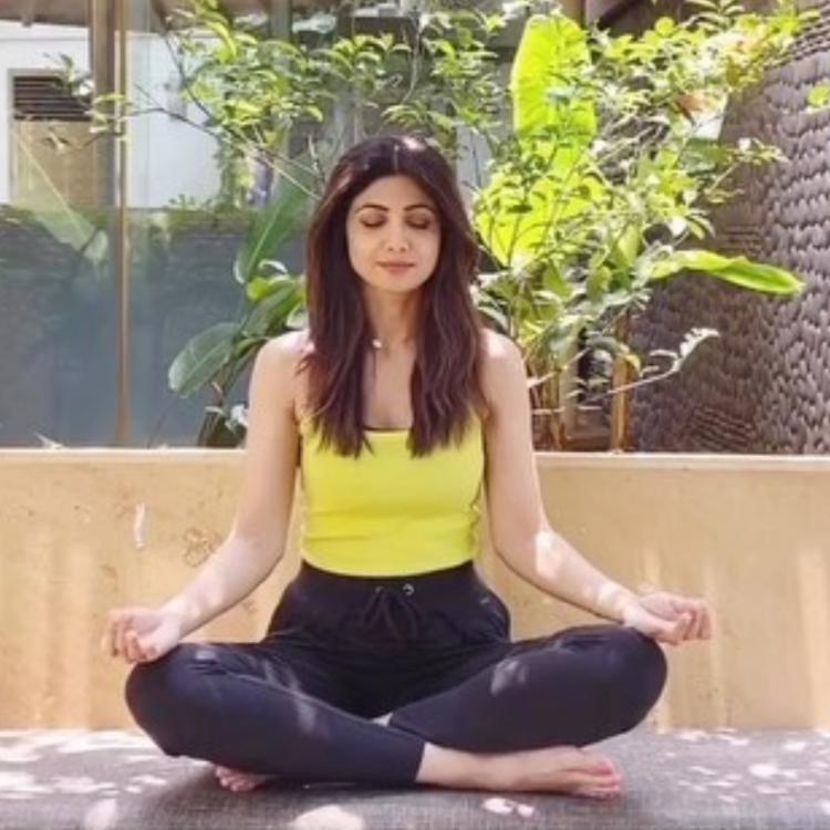 Shilpa Shetty in yoga dress 2