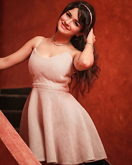 Avneet Kaur Top 5 stylish One-Piece Dresses 3