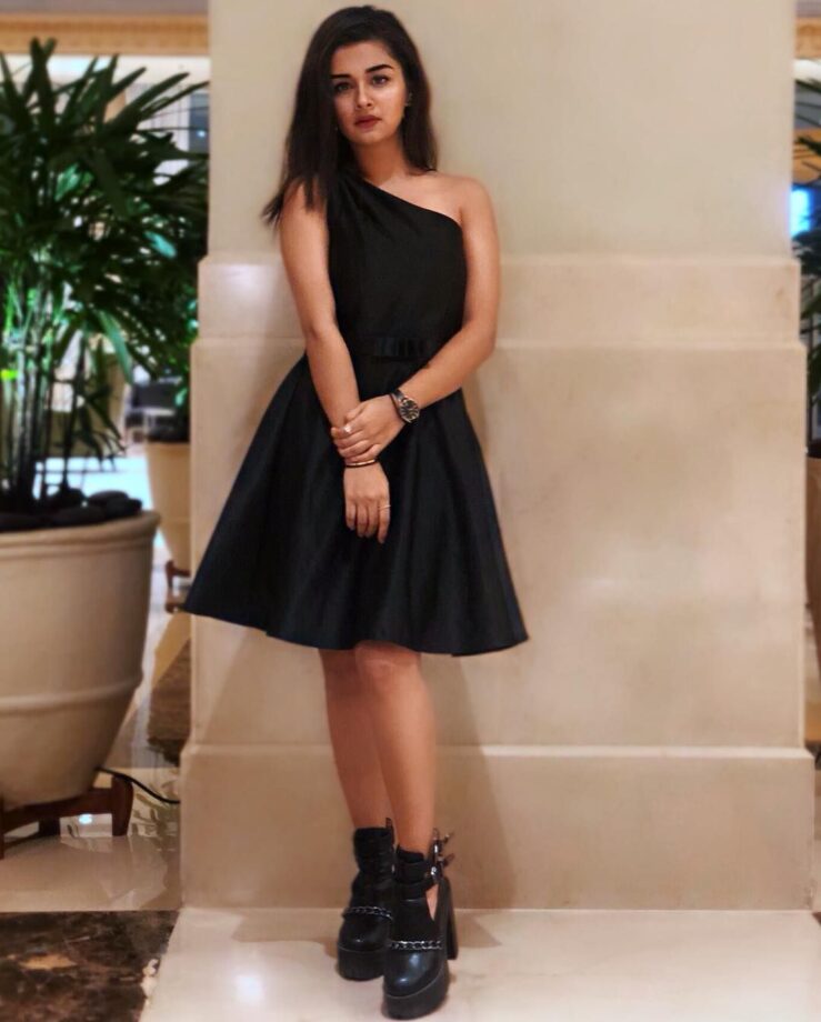 Avneet Kaur Top 5 stylish One-Piece Dresses 5