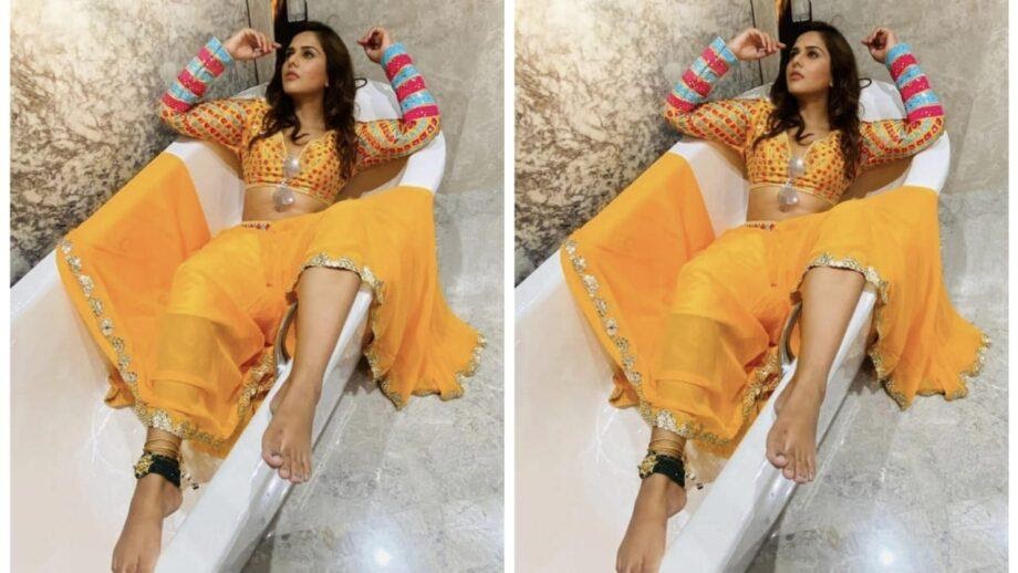 Look at Dalljiet Kaur's traditional looks