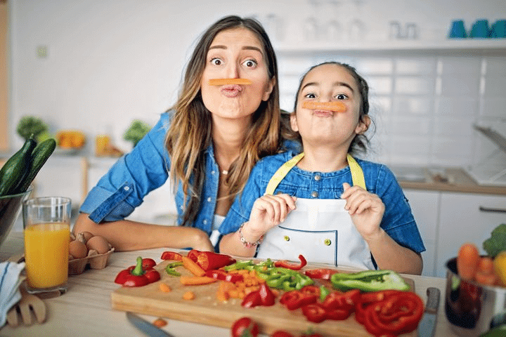 cucinare con la famiglia-cuoco con la mamma