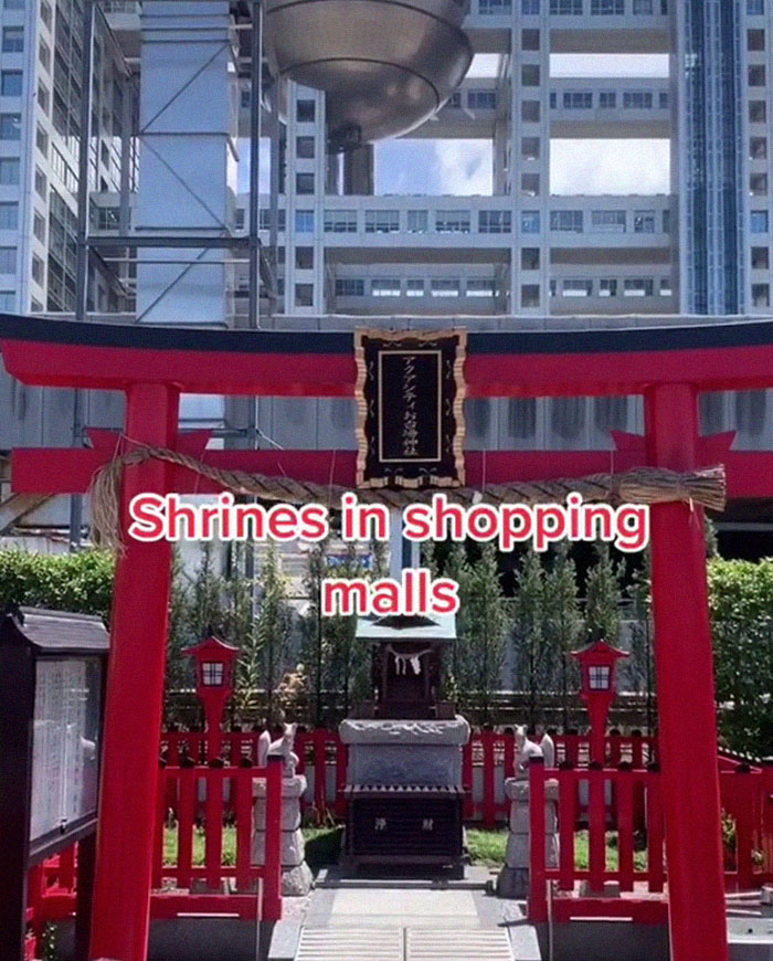 shrines in shopping centers